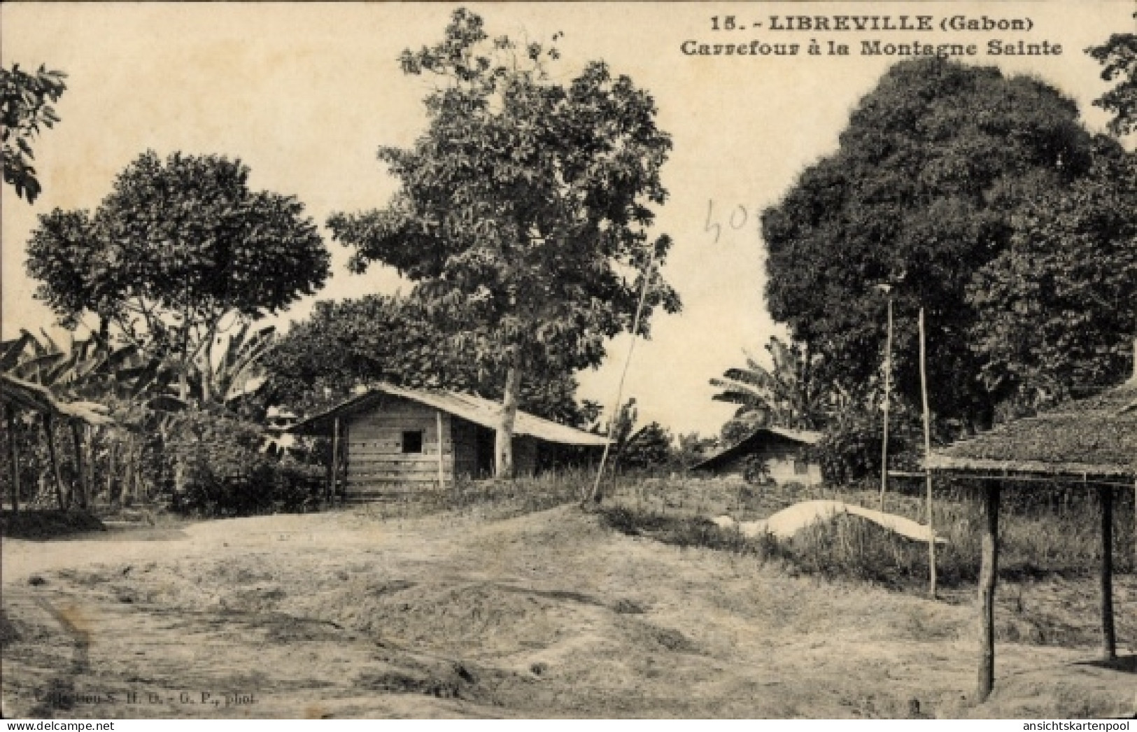 CPA Libreville Gabun, Landschaft mit Bäumen, Hütten, Weg, Gabon