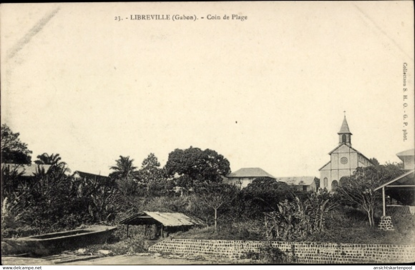CPA Libreville Gabun, LIBREVILLE, Coin de Plage, Kirche, Pflanzen, Landschaft