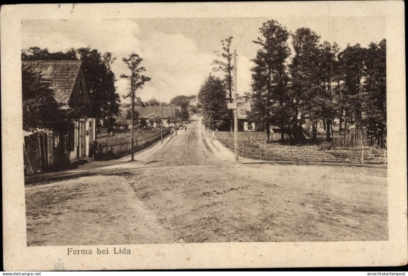 CPA Lida Weißrussland, Ferma, Bauerngehöft, Straßenpartie
