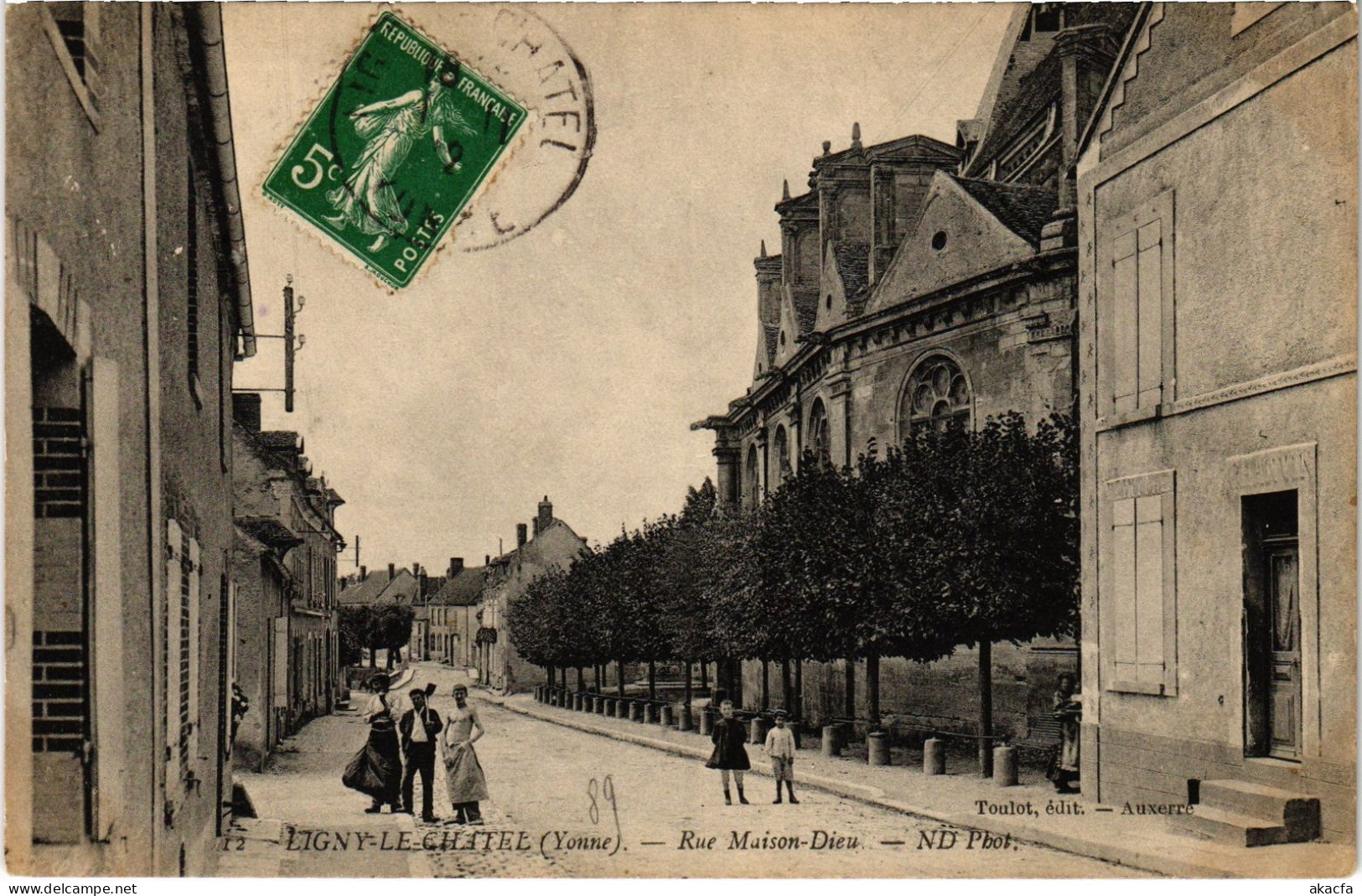 CPA Ligny-le-Chatel Rue Maison Dieu FRANCE (1451526)