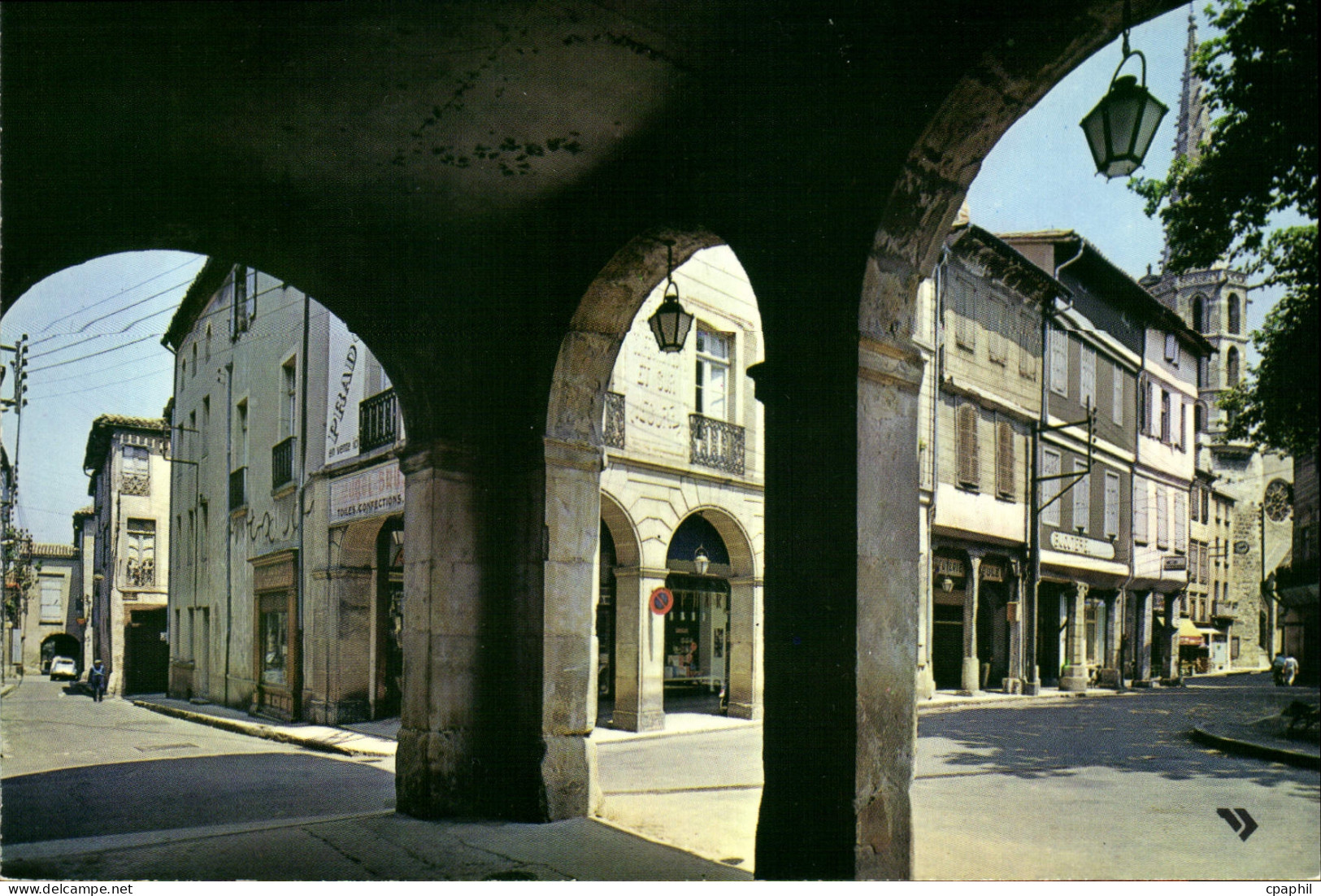 CPA Limoux Aude Les Arcades de la place de la Republique