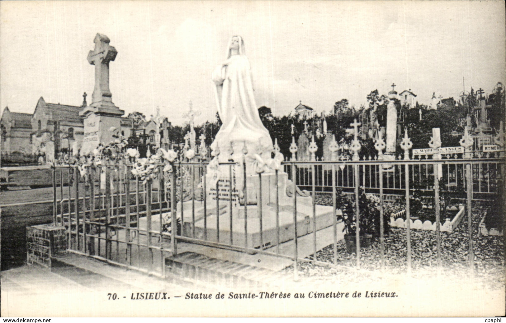 CPA Lisieux Statue De Sainte Therese Au Cimetiere de Lisieux