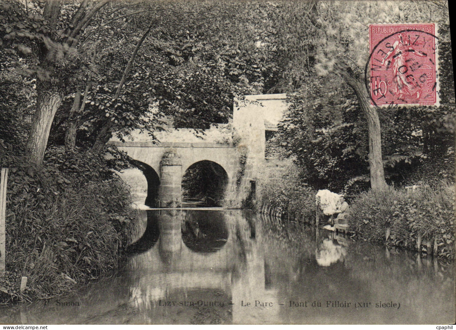 CPA Lizy sur Ourcq Le Parc Pont de Filloir (XIIe siecle)