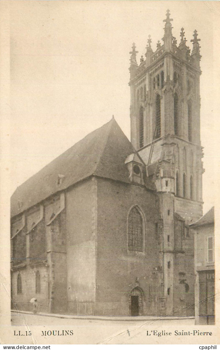 CPA Ll 15 moulins l eglise saint pierre