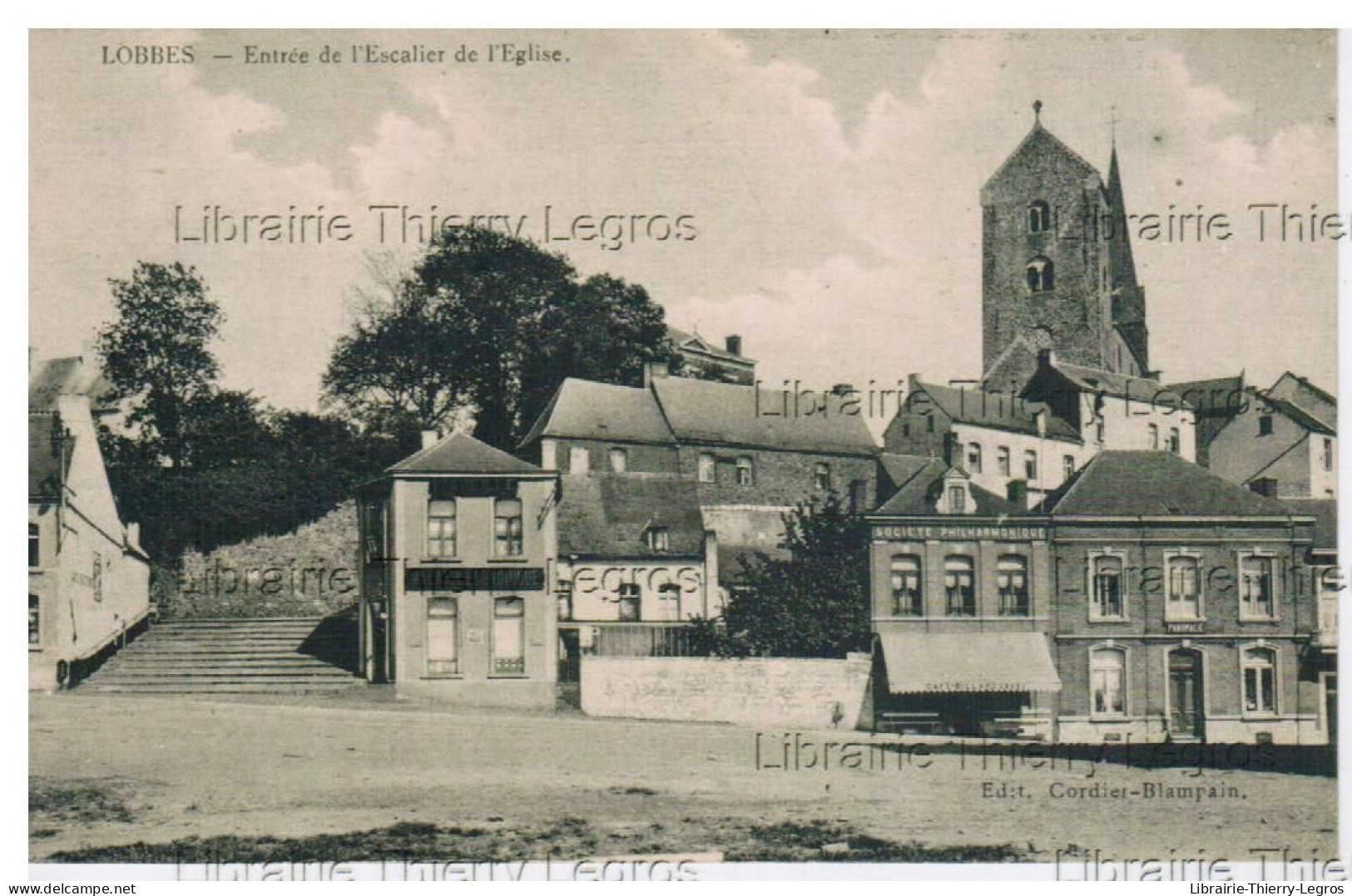 CPA  Lobbes  Entrée de l'escalier de l'Eglise.