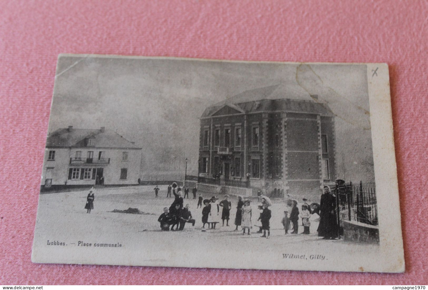 CPA - LOBBES - PLACE COMMUNALE ( TRES BELLE ANIMATION !! )