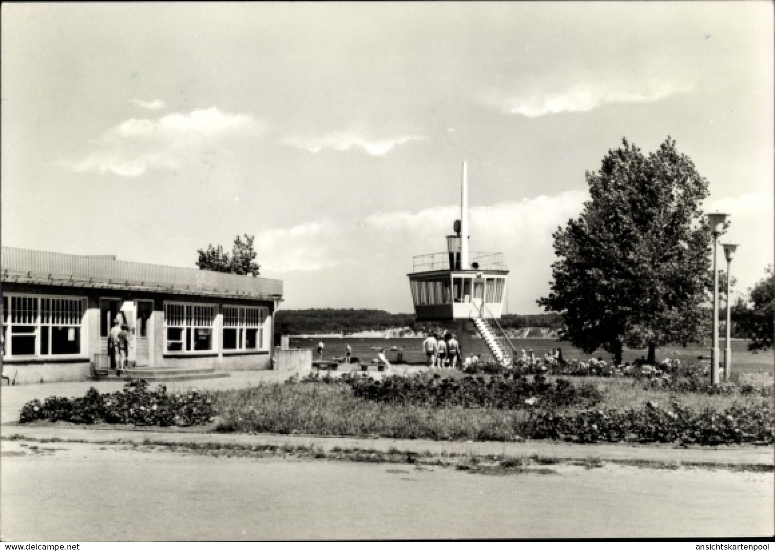 CPA Lohsa in der Oberlausitz, Knappensee, Regattaturm, Badegäste
