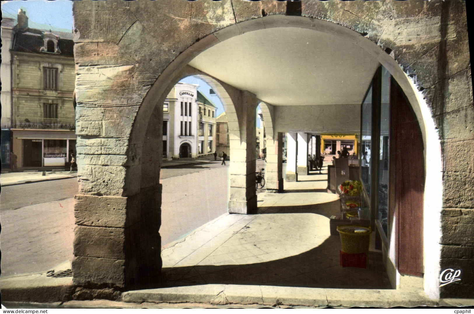 CPA Loudun Les Arcades Place Ste Croix