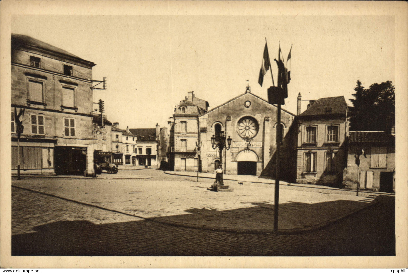 CPA Loudun Place Sainte Croix
