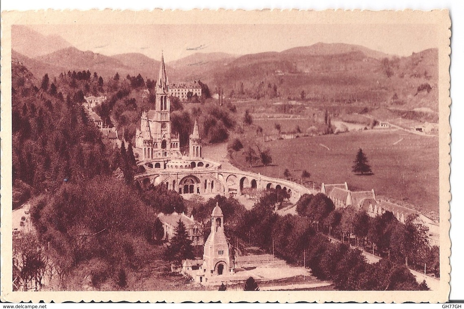 CPA LOURDES -basilique 1951