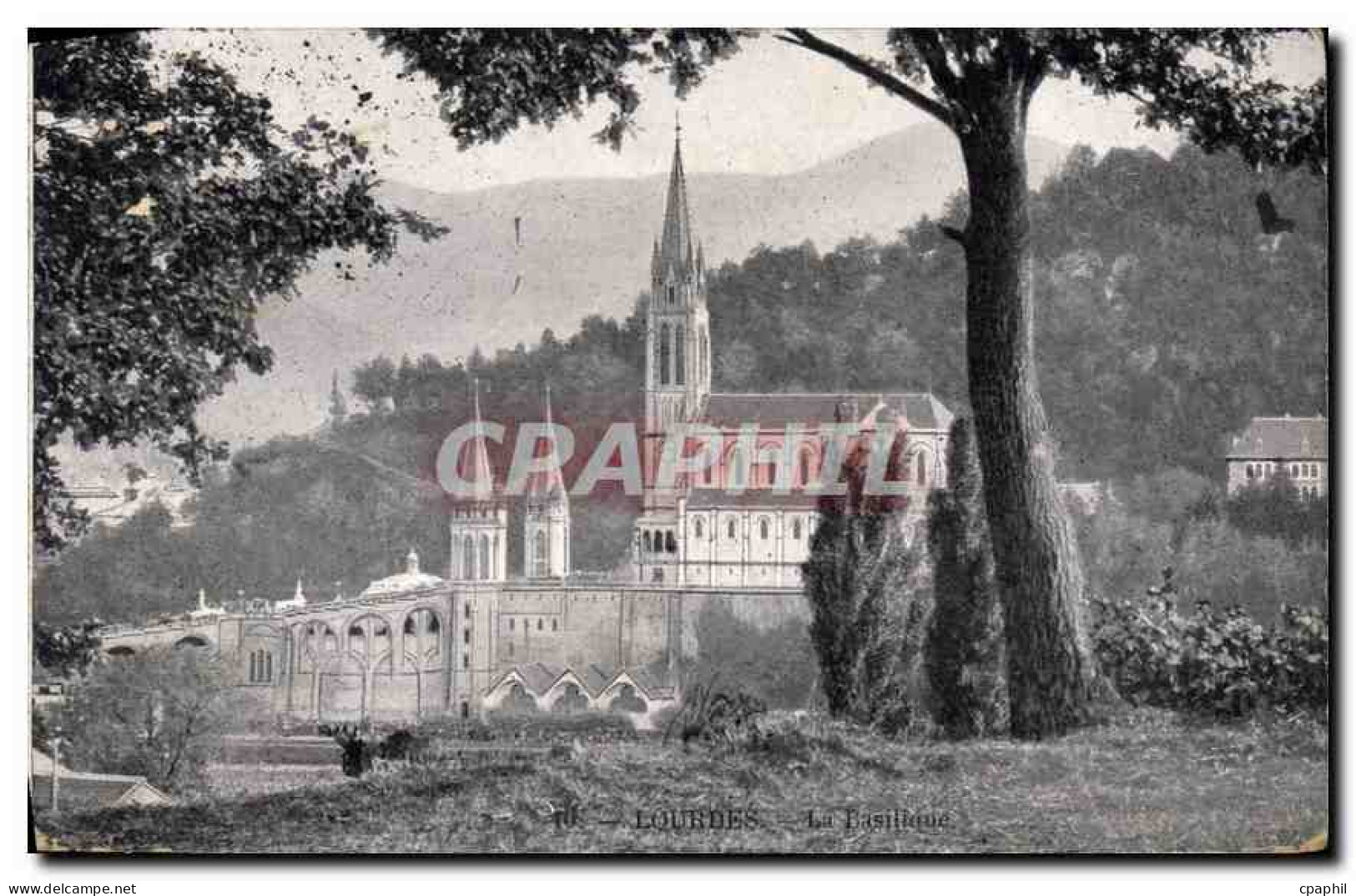 CPA Lourdes la Basilique