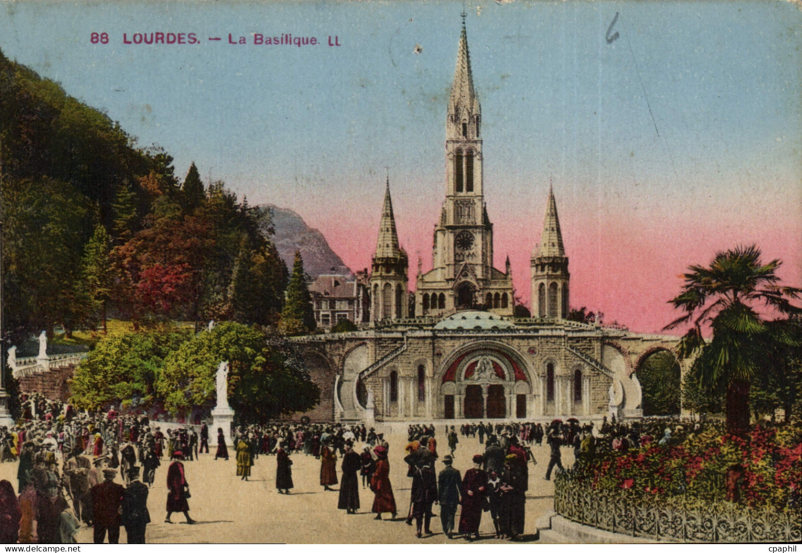 CPA Lourdes La Basilique