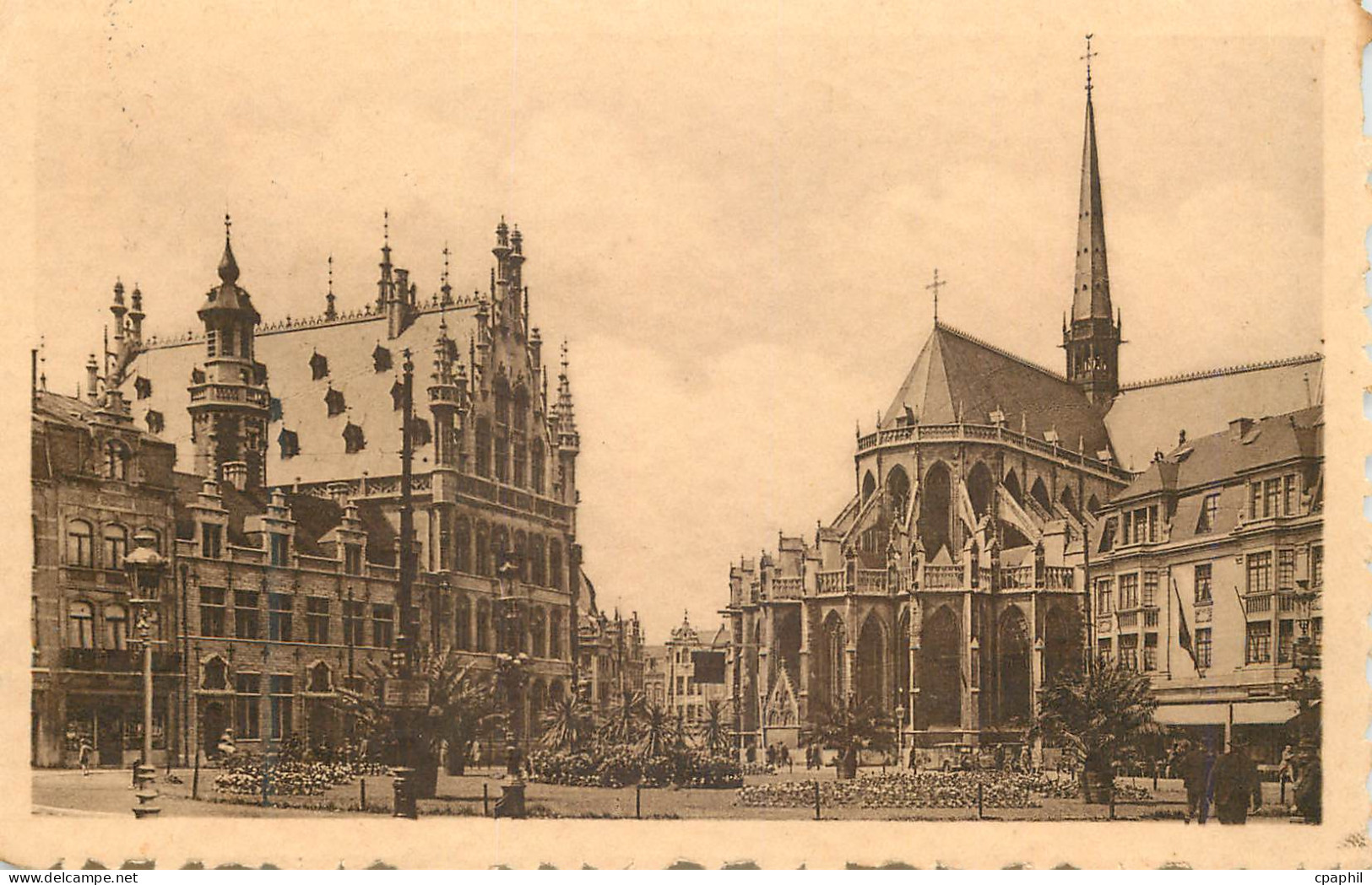 CPA Louvain Place Foch et Eglise St Pierre
