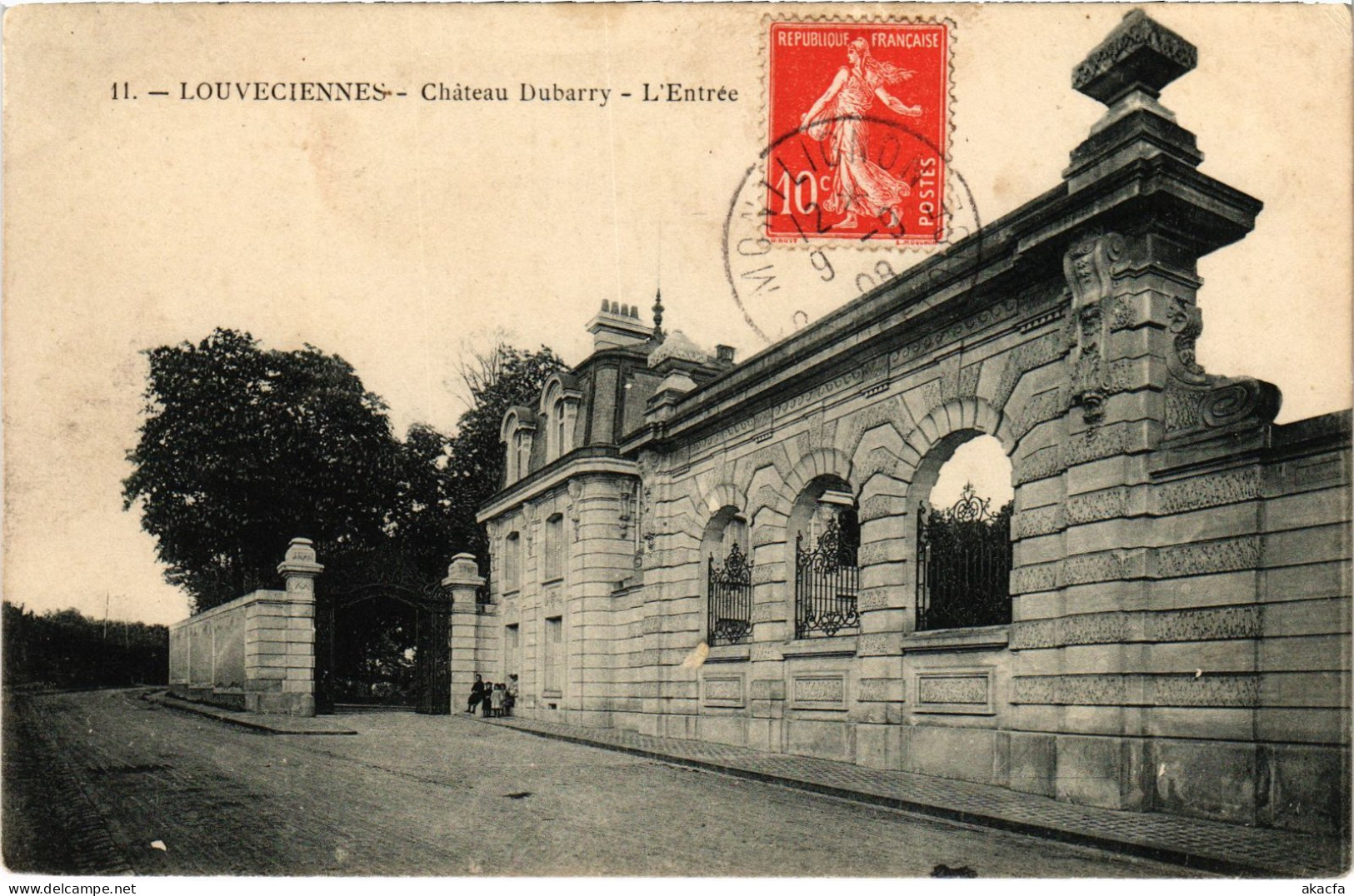 CPA Louveciennes Chateau Dubarry-L'Entree FRANCE (1378750)