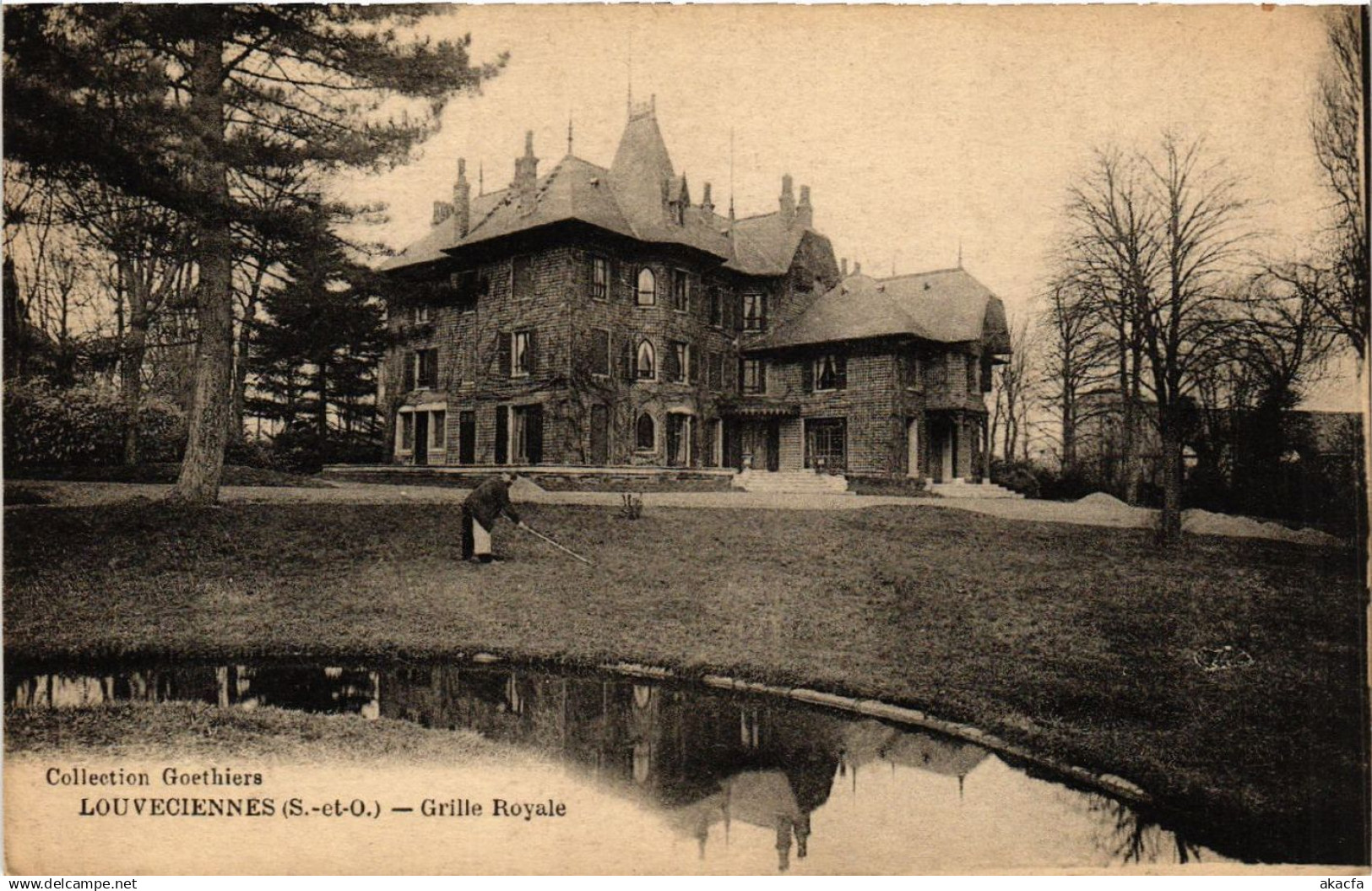 CPA LOUVECIENNES - Grille Royale (453100)