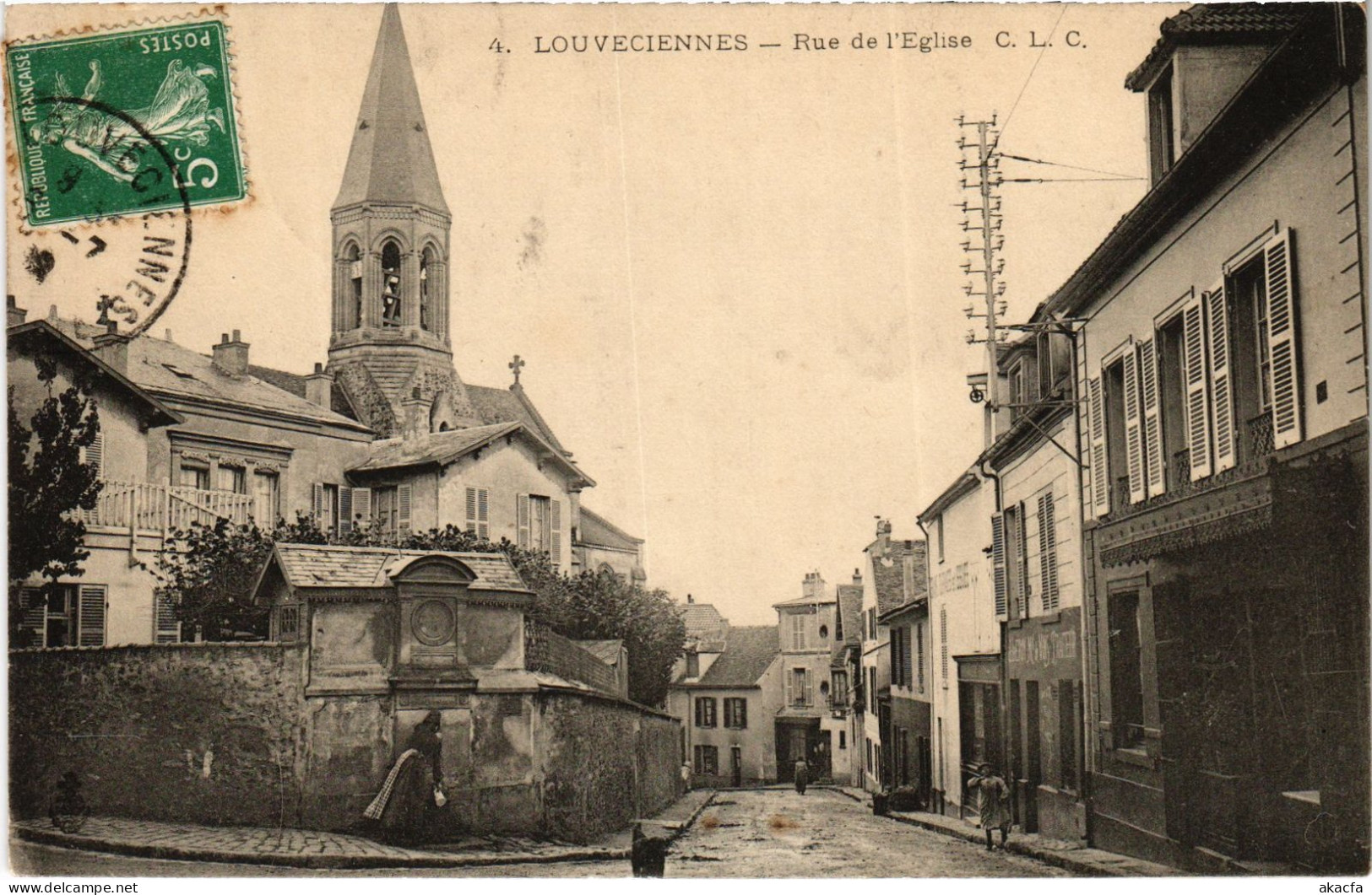CPA Louveciennes Rue de l'Eglise FRANCE (1378746)