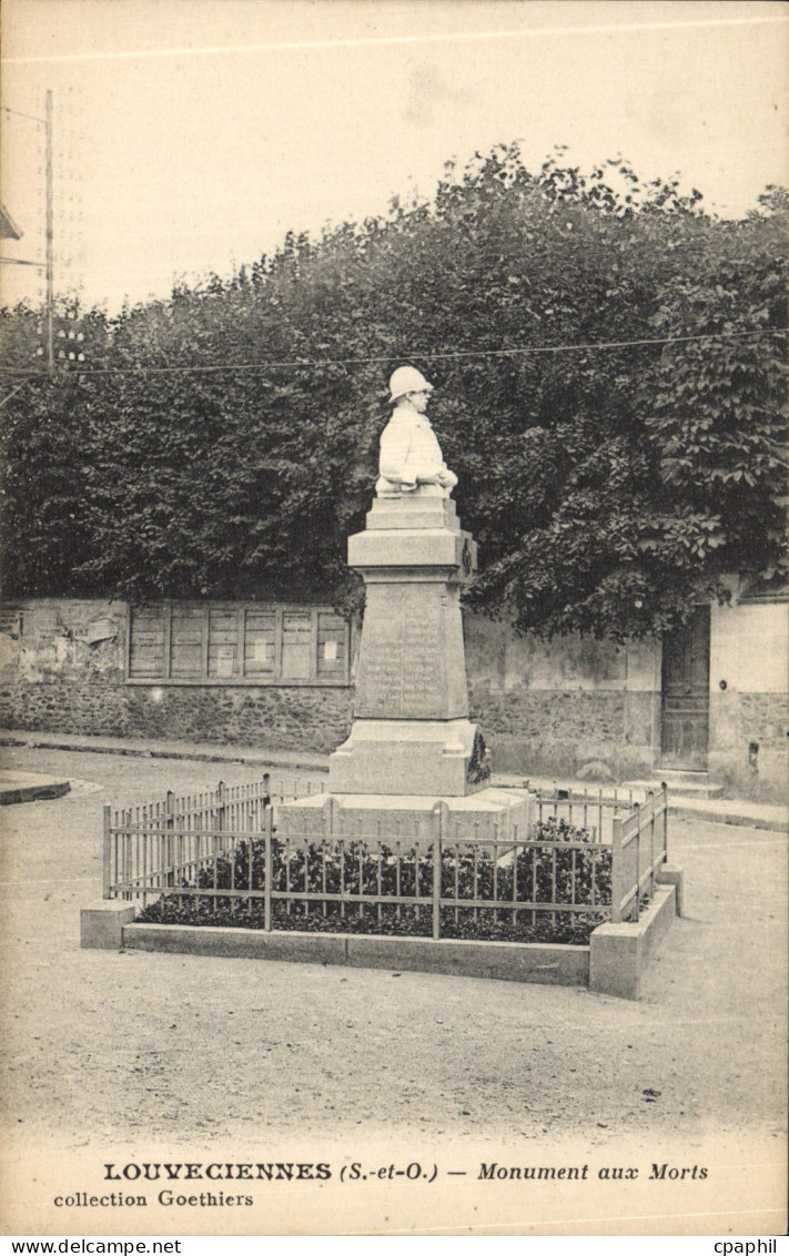 CPA Louveciennes (S et O) Monument aux Morts