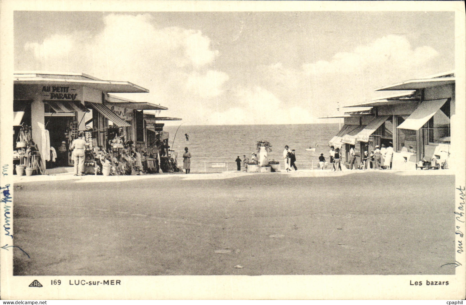 CPA Luc Sur Mer Les Bazars
