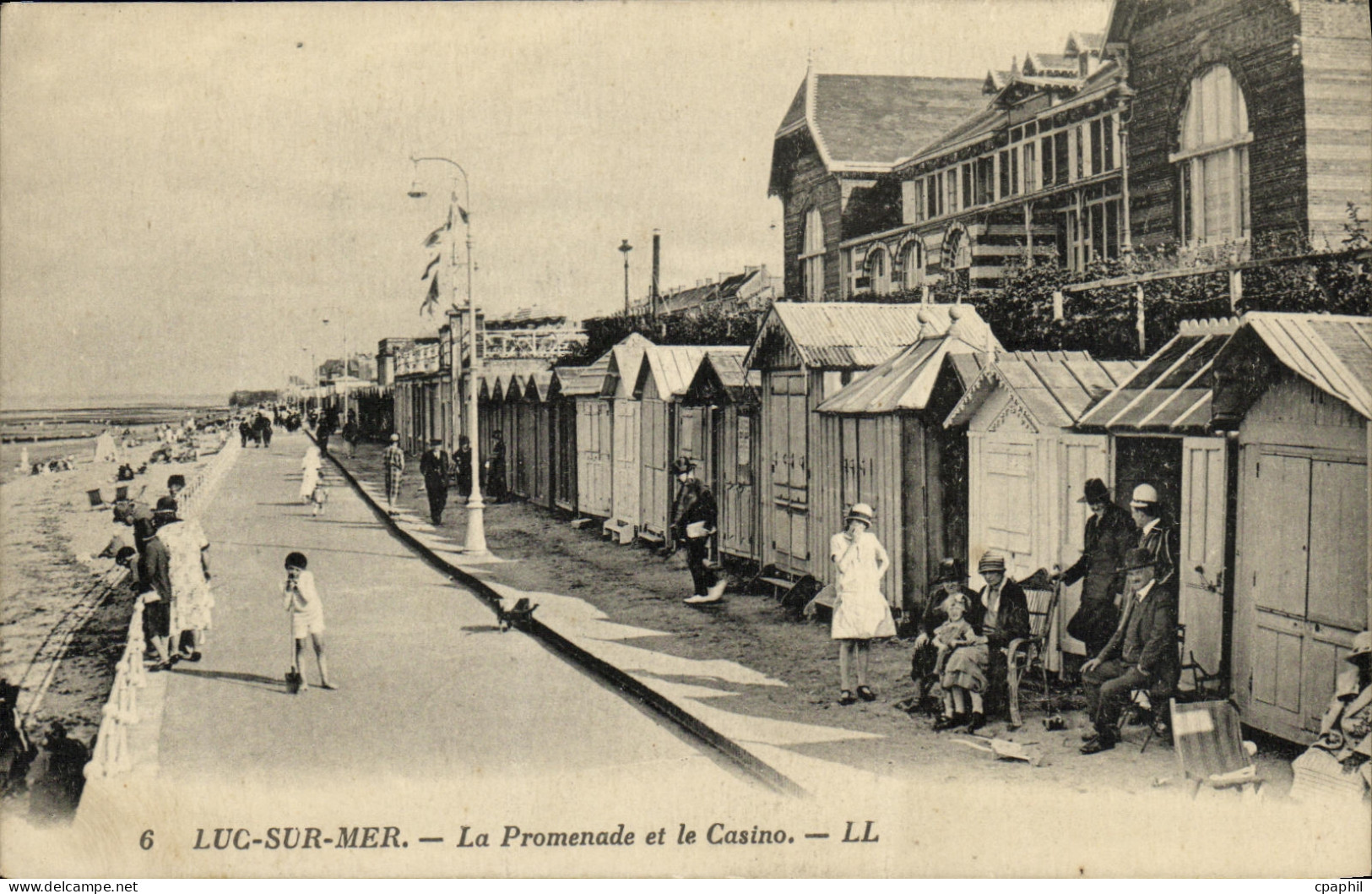 CPA Luc Sur Mer Sur La Promenade et le Casino