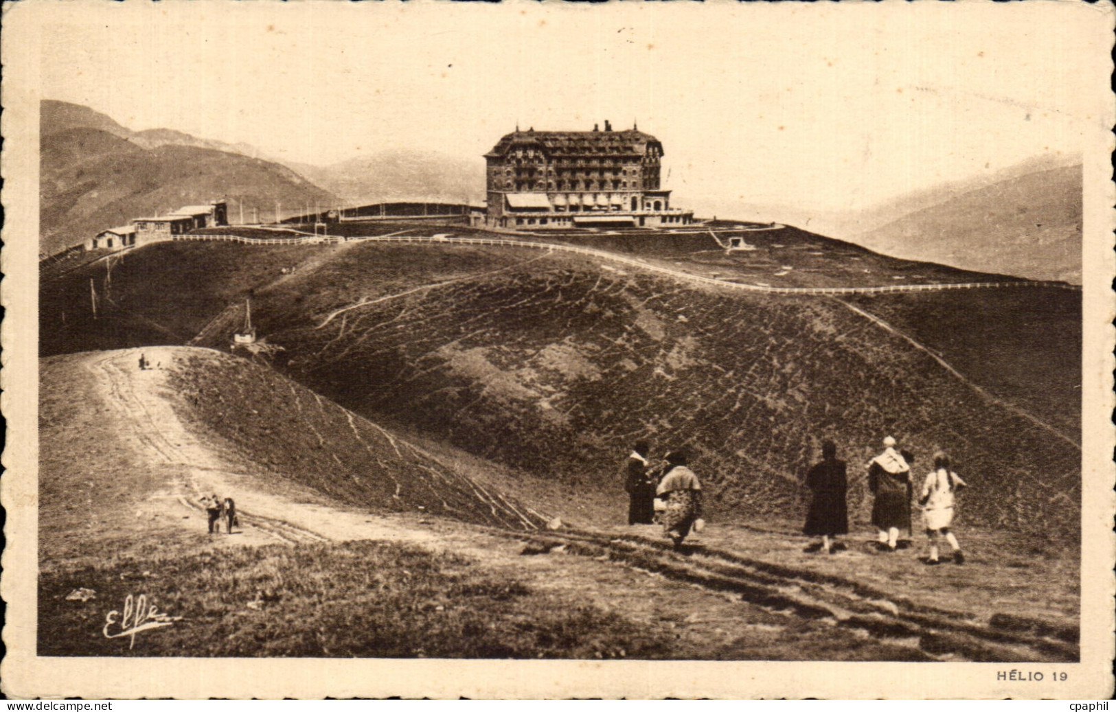 CPA Luchon Superbagneres La Gare Et Le Grand Hotel