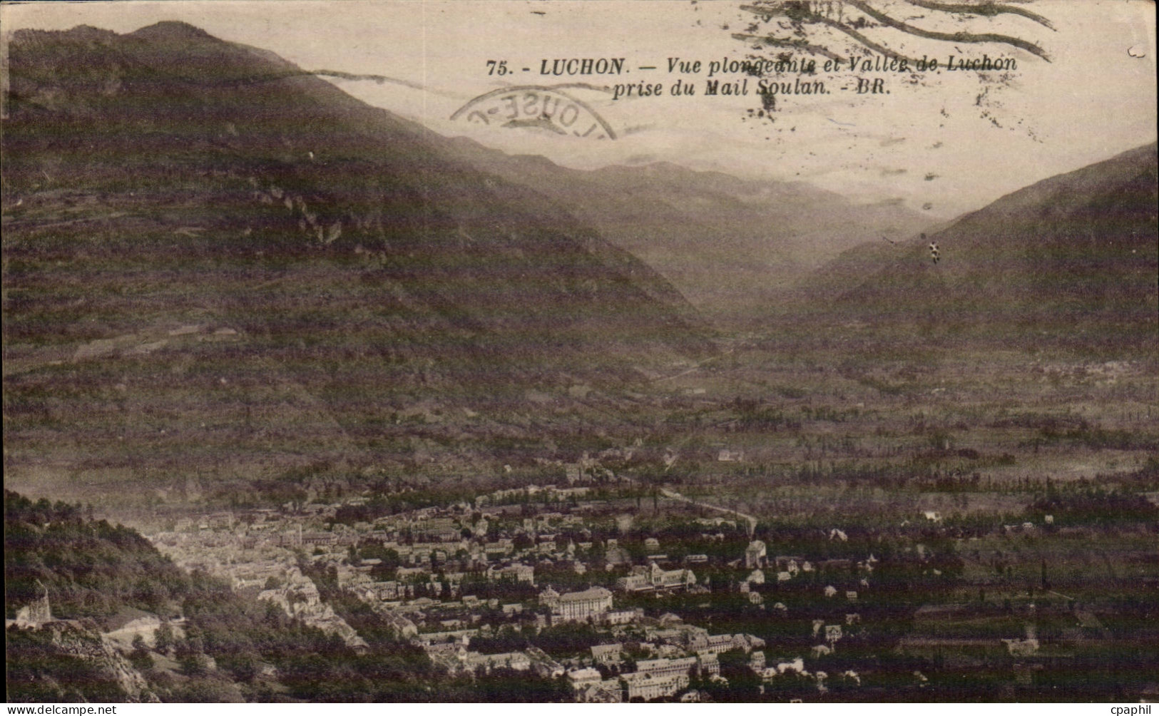 CPA Luchon Vue plongeante et vallee de Luchon prise du Mail Soulan