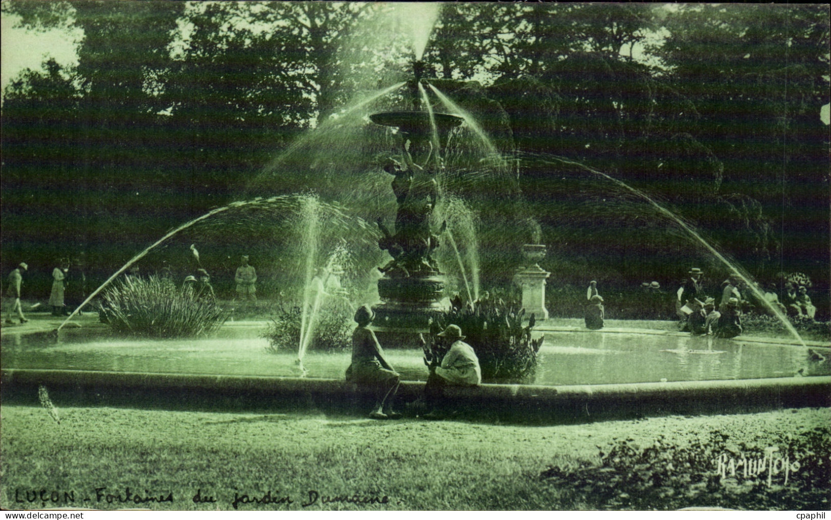CPA Lucon fontaines du jardin dumaine
