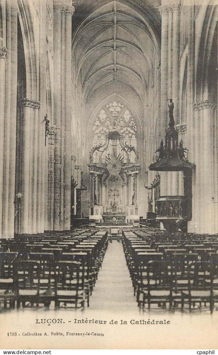 CPA Lucon Interieur de la Cathedrale
