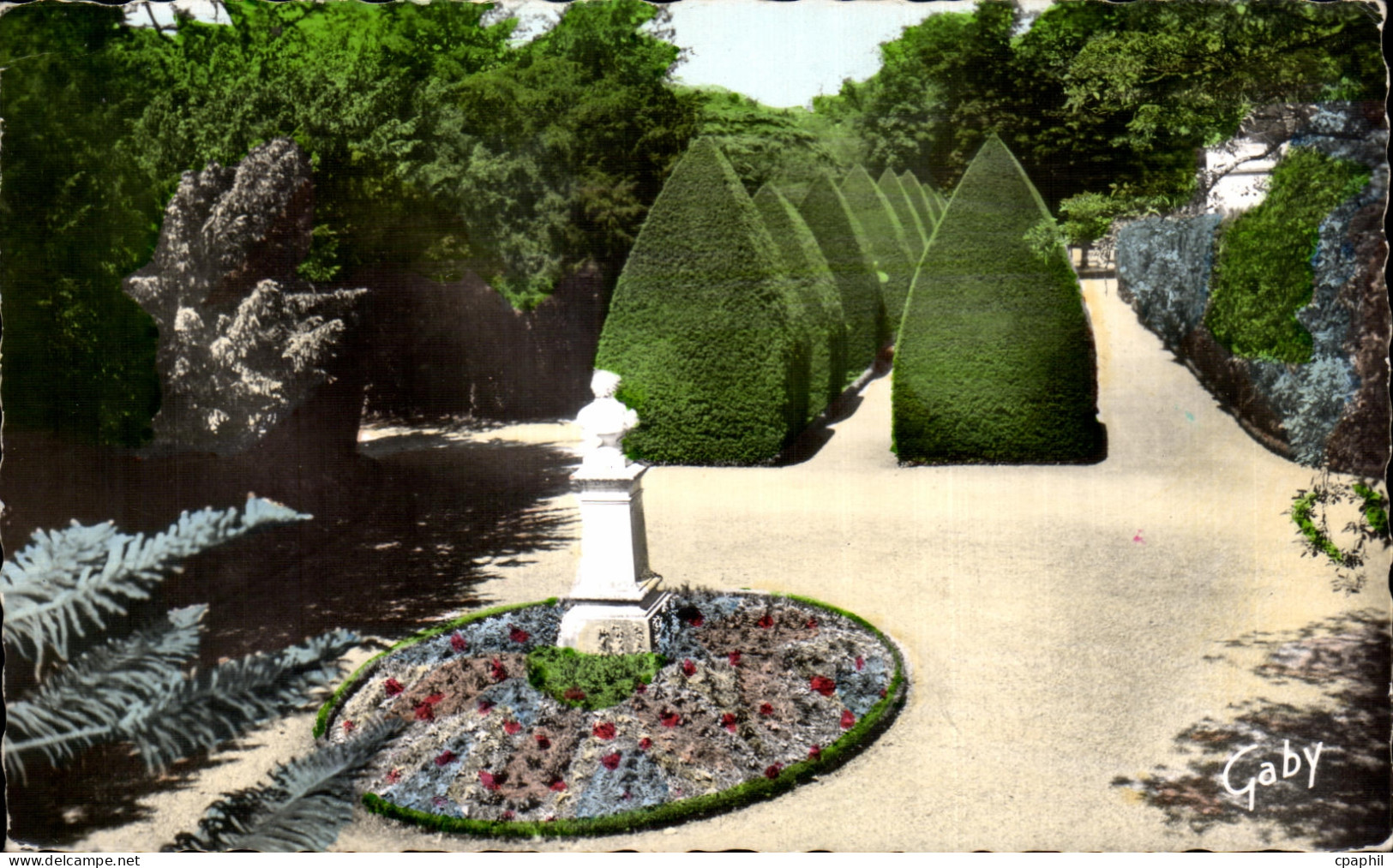 CPA Lucon jardin dumaine les ifs