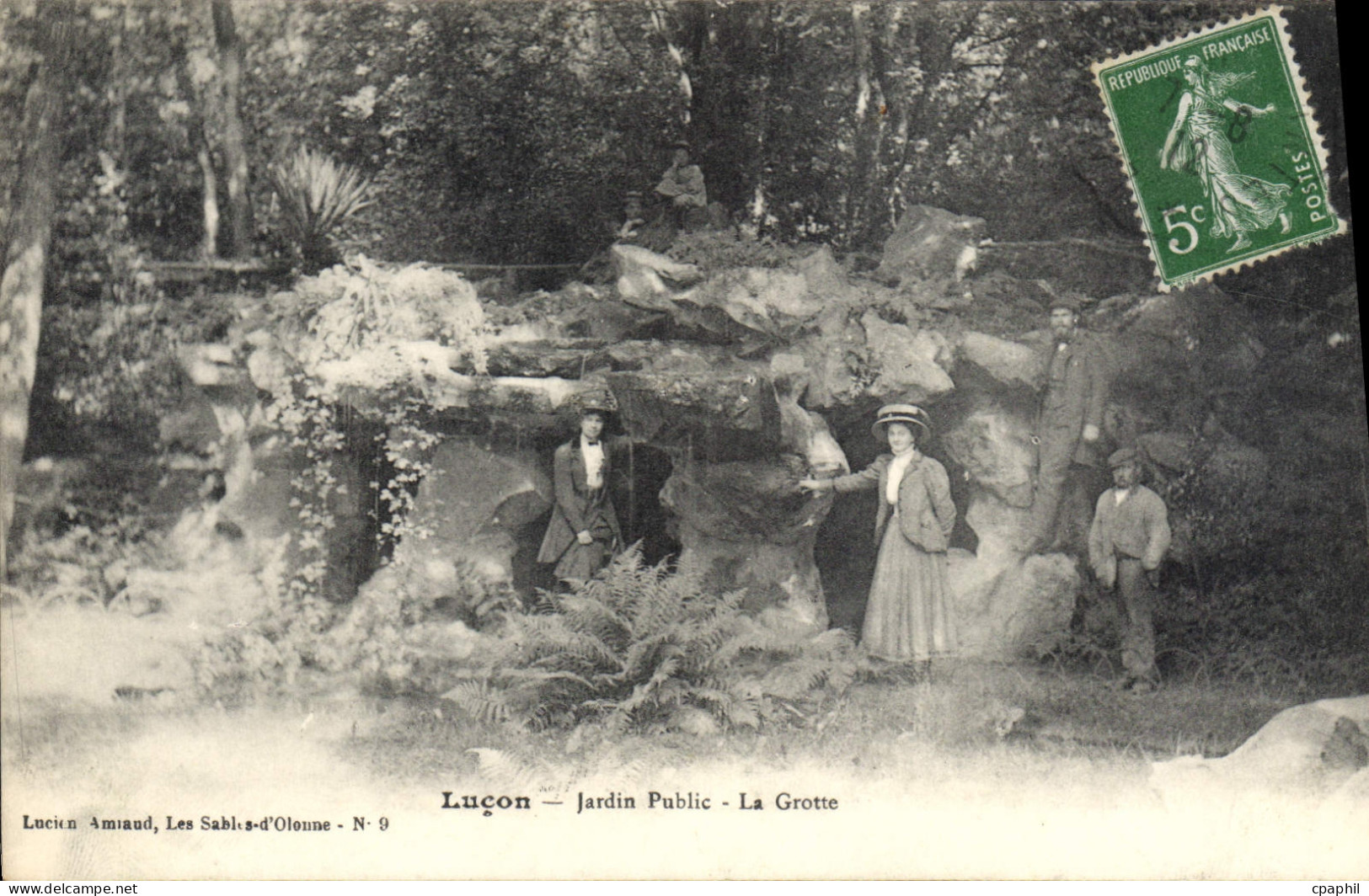 CPA Lucon Jardin Public La Grotte