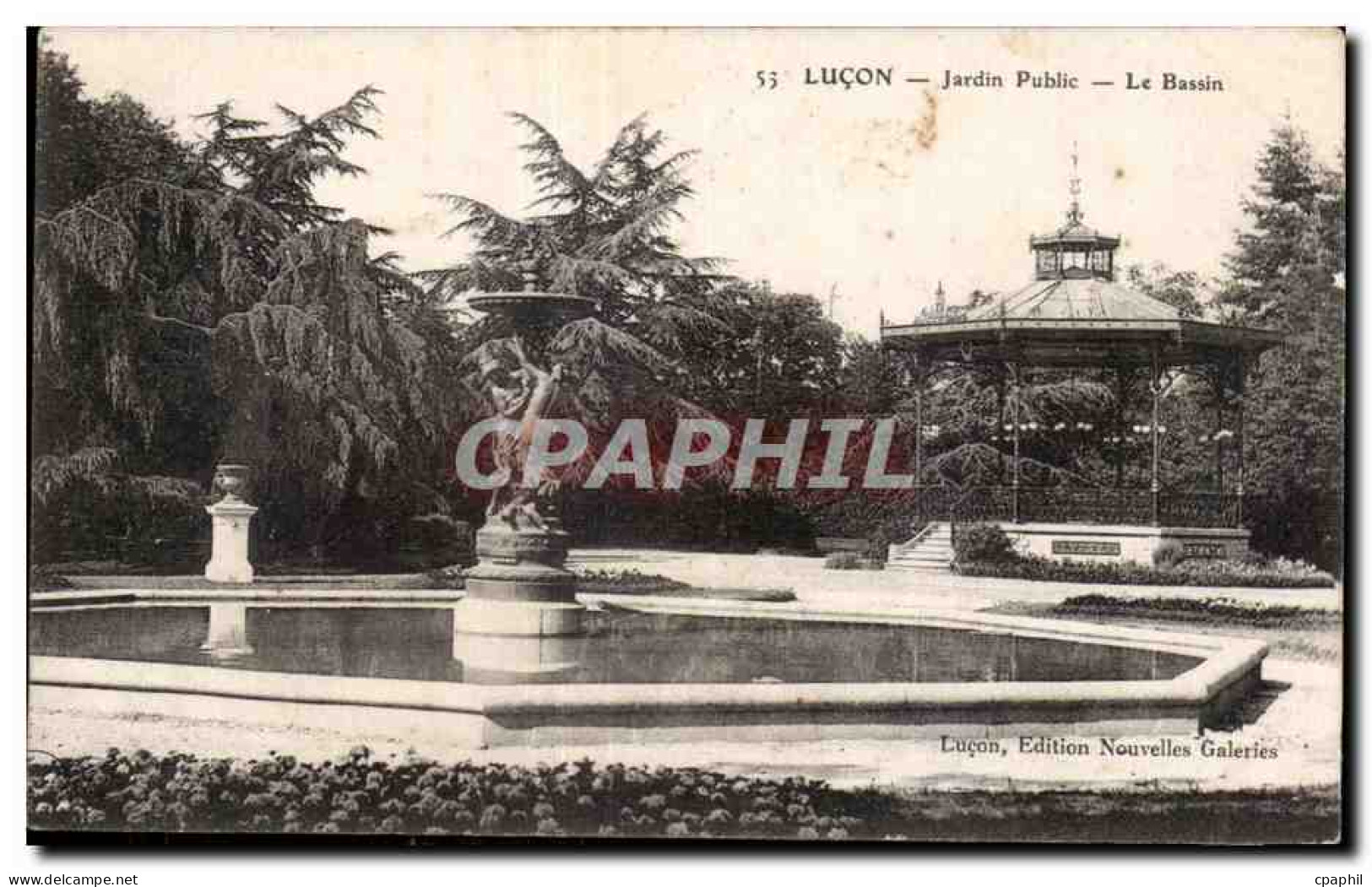 CPA Lucon Jardin Public le Bassin