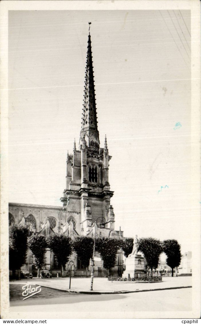 CPA Lucon La cathedrale Statue de Richelieu