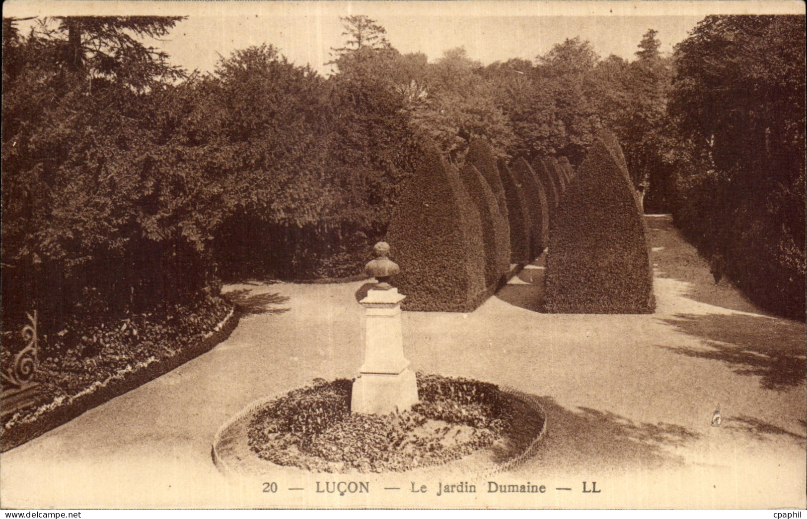CPA Lucon le jardin dumasine
