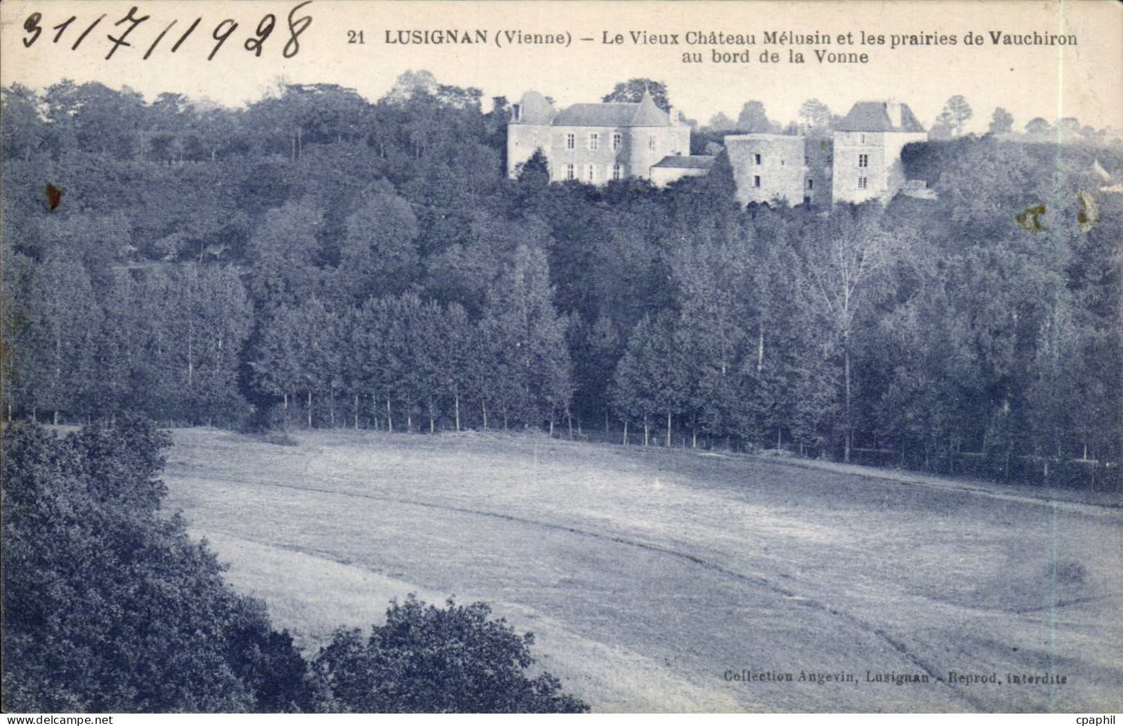 CPA lusignan le vieux chateau Melusin et les prairies de Vauchiron au bord de la Vonne