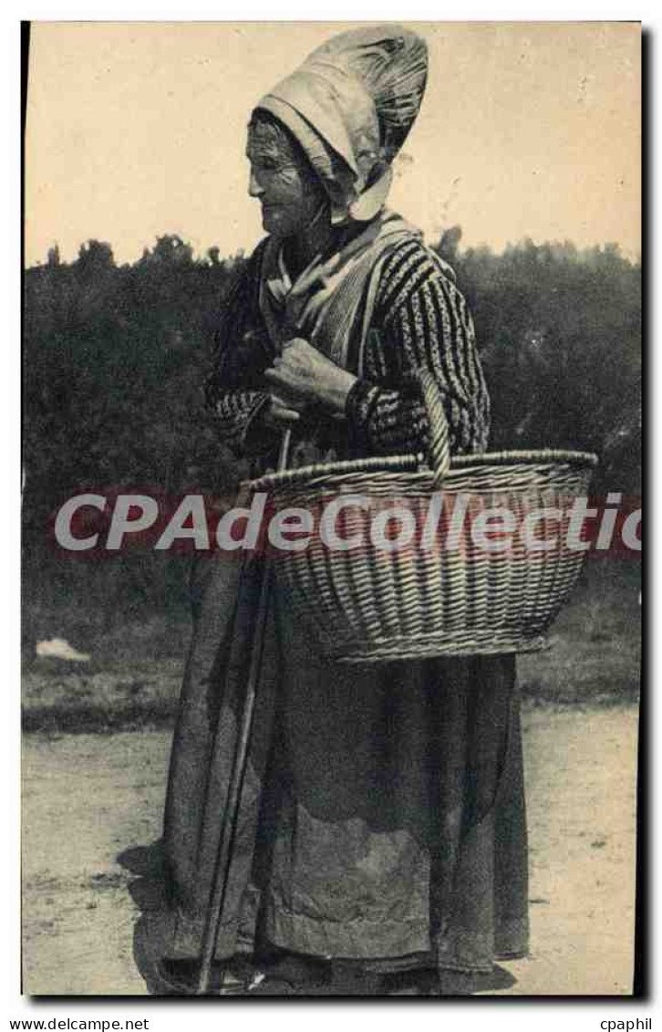 CPA Lusignan (Vienne) La Mere Pique Vielle Paysanne