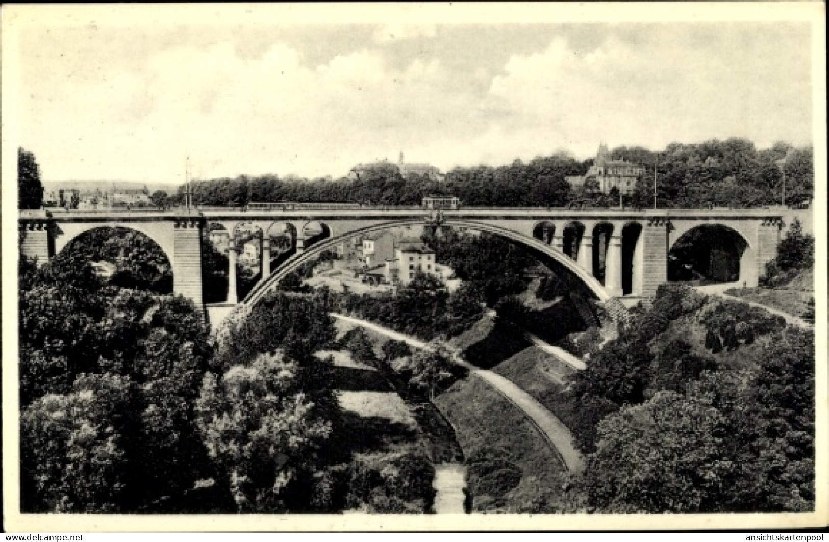 CPA Luxemburg Stadt, Blick auf den Pont Adolphe, Brücke, Stadtansicht, Bäume
