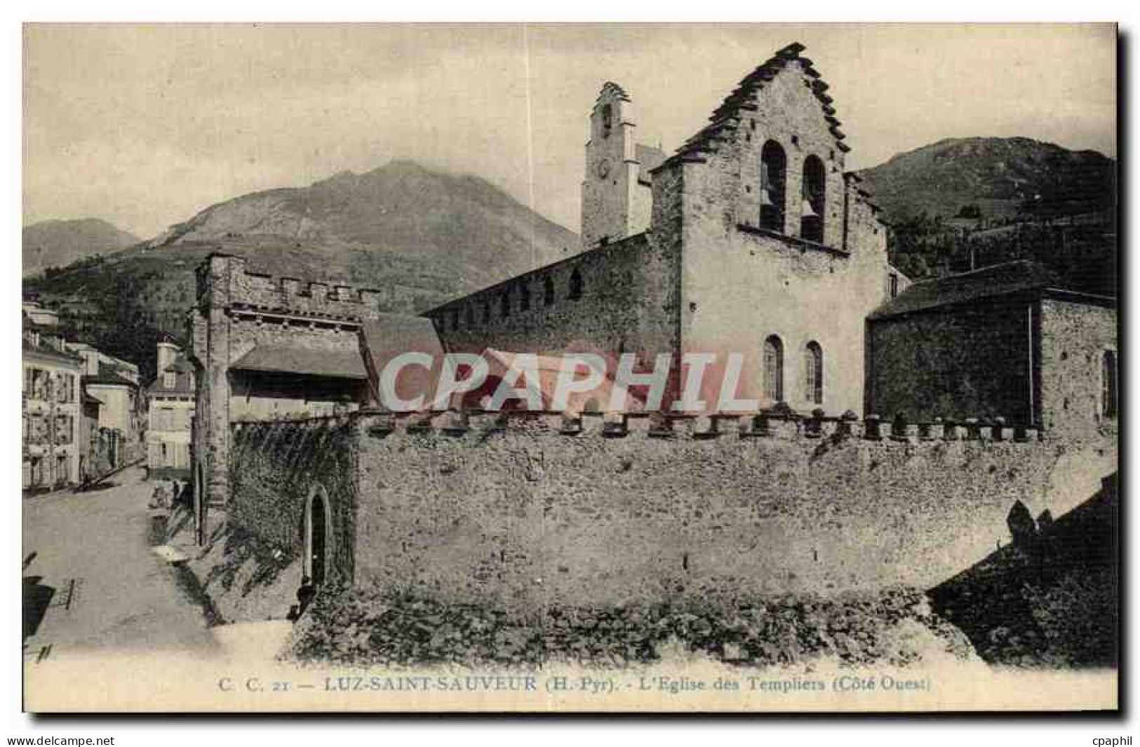 CPA Luz Saint sauveur De L'Eglise des Templiers