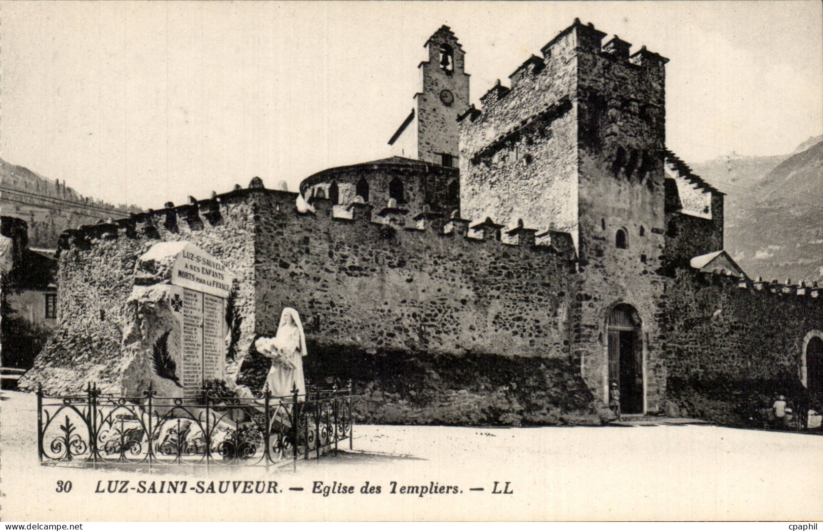 CPA Luz Saint Sauveur Eglise des templiers