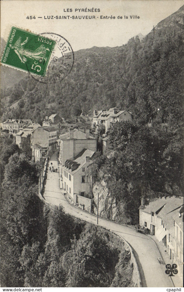 CPA Luz Saint Sauveur Entree de la Ville
