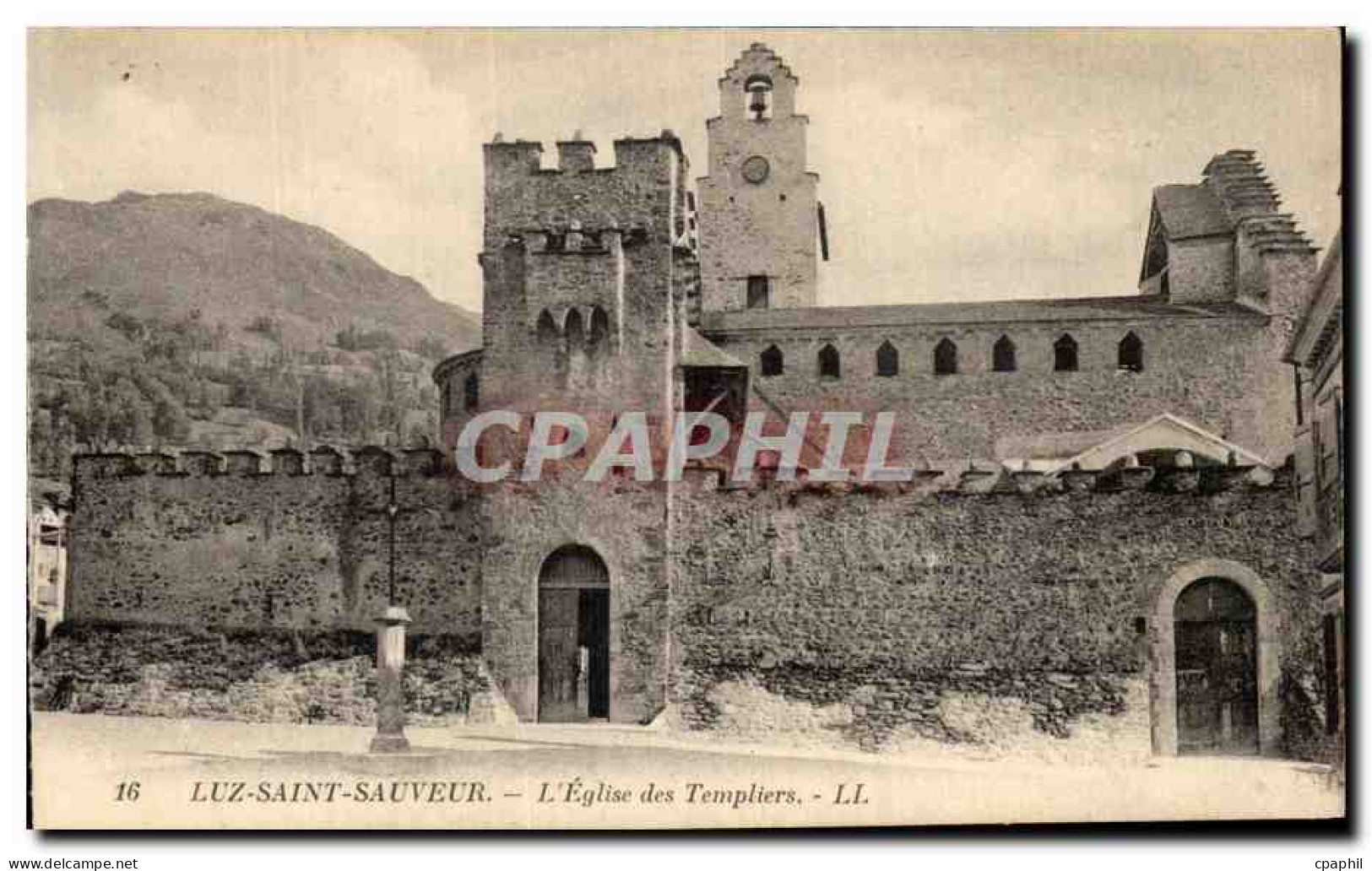 CPA Luz Saint Sauveur l'Eglise des Templiers