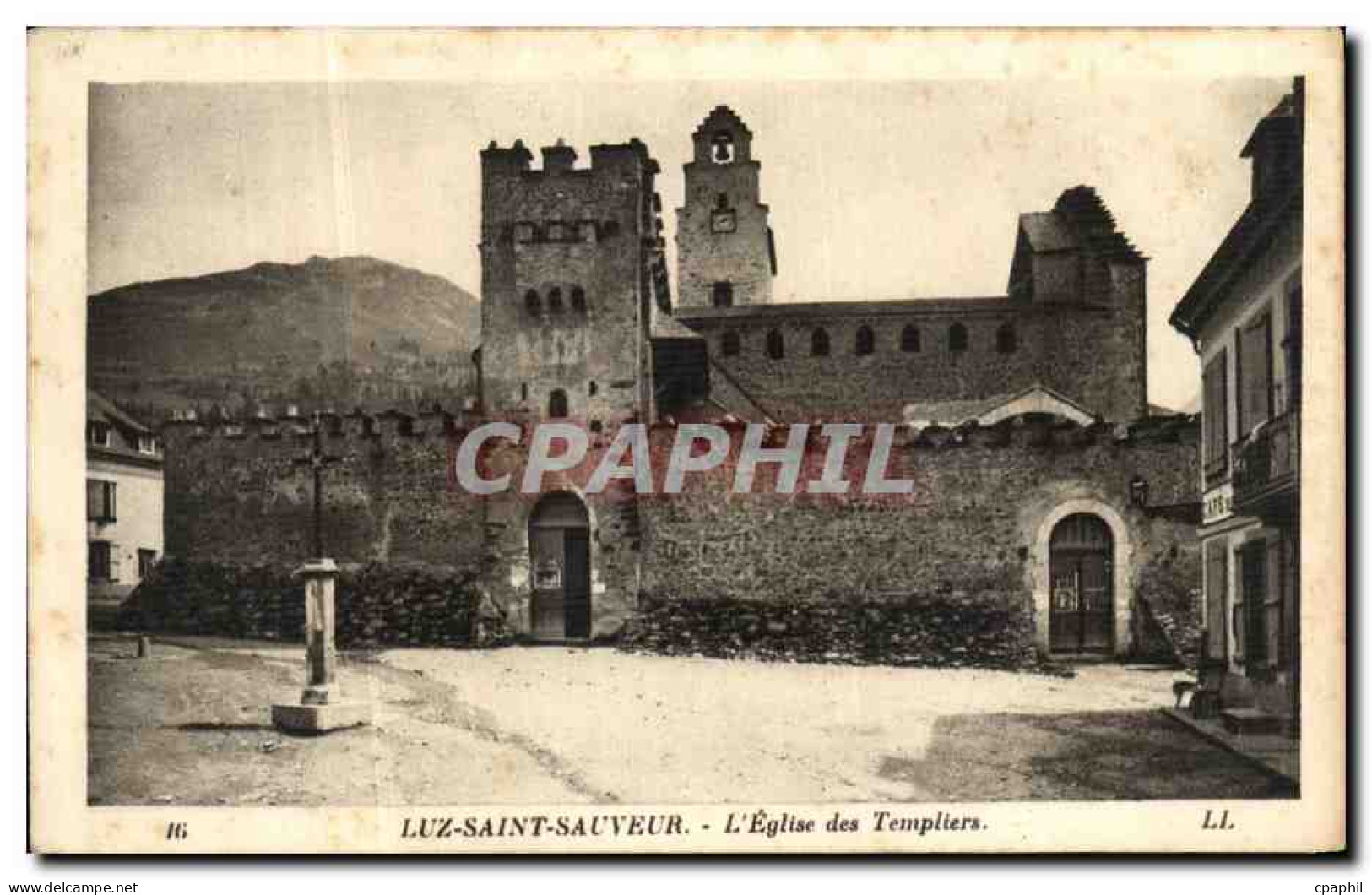 CPA Luz Saint Sauveur L Eglise des Templiers