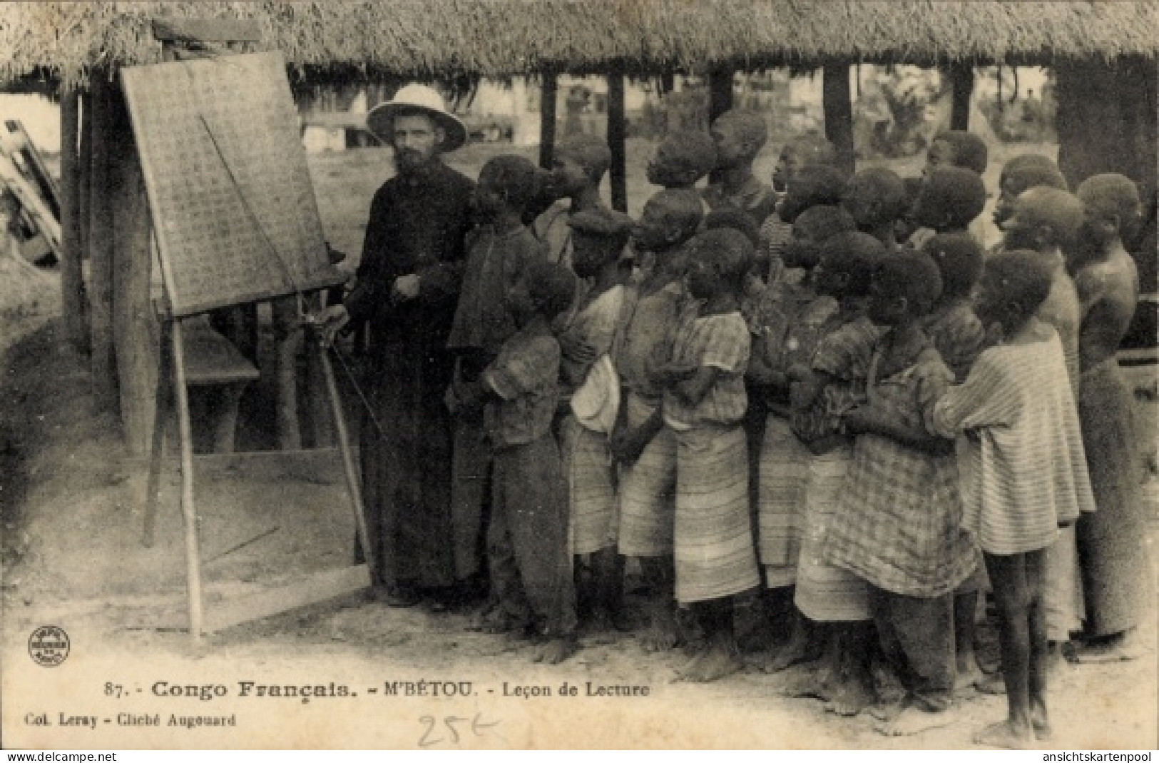CPA M'Betou Republik Kongo Französisch-Kongo, Lesestunde