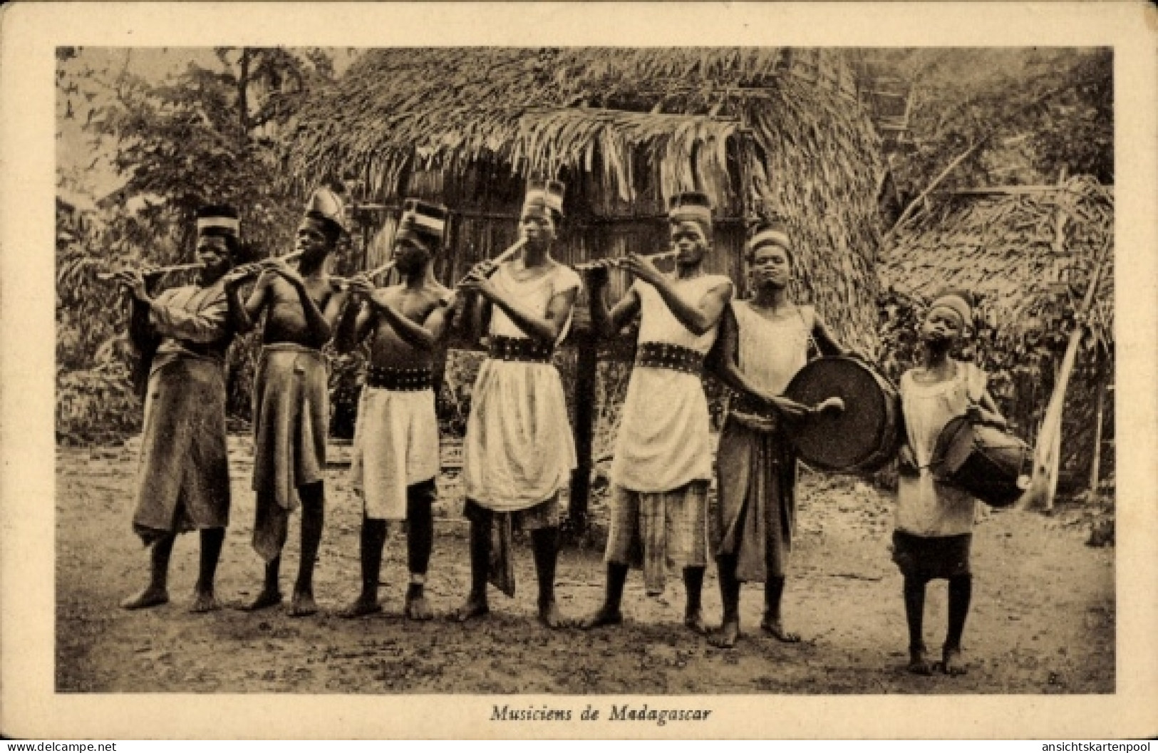 CPA Madagaskar, Strohhütten, Musiker