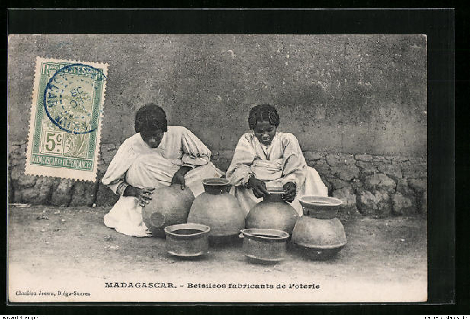 CPA Madagaskar, Töpferinnen formen Krüge am Strassenrand
