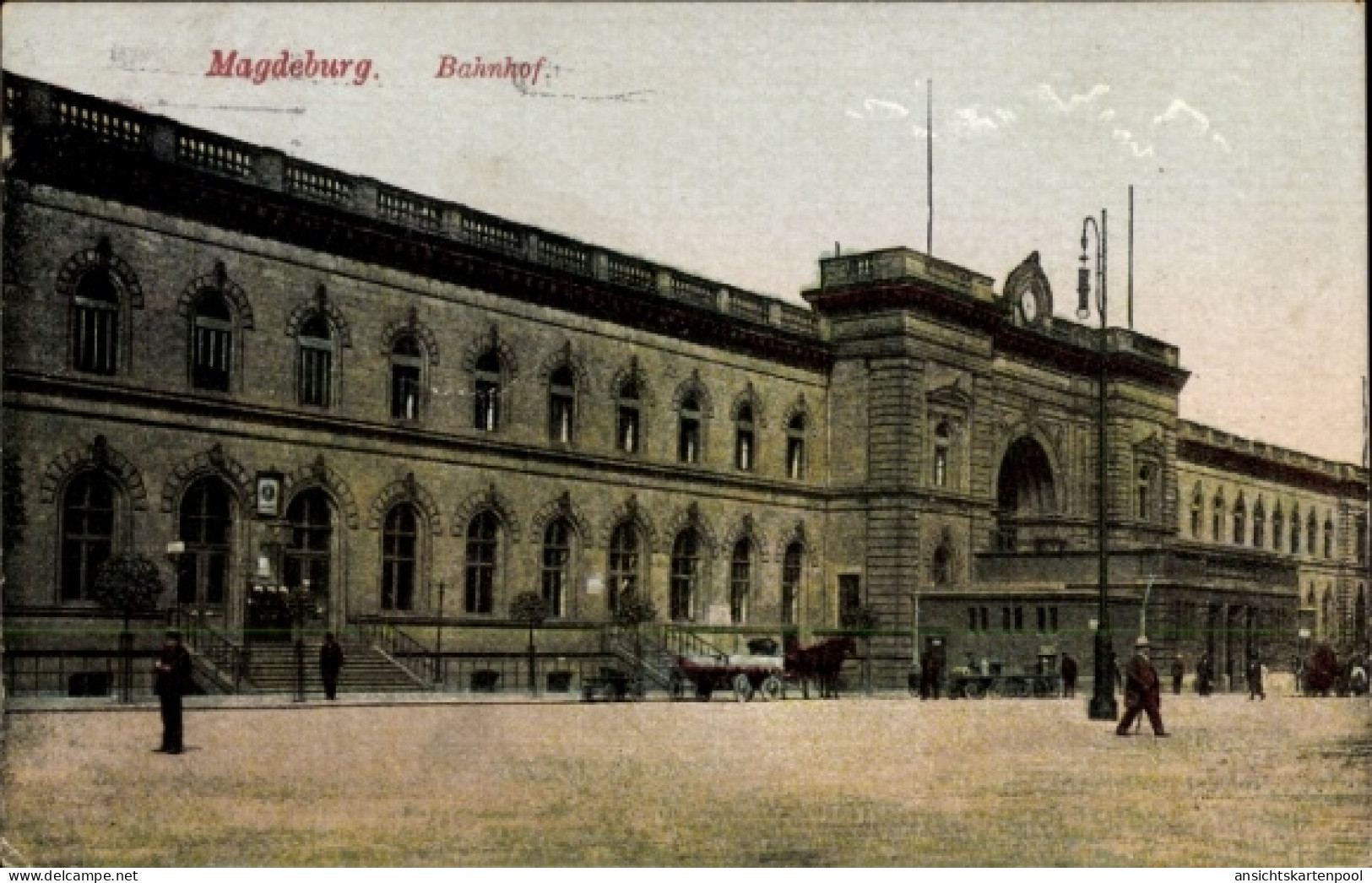 CPA Magdeburg Saxe Anhalt, Bahnhof, Passanten