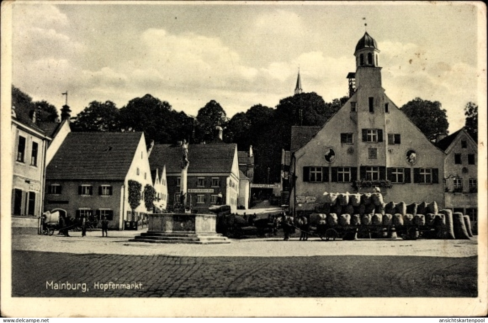 CPA Mainburg, Blick auf den Hopfenmarkt, Brunnen