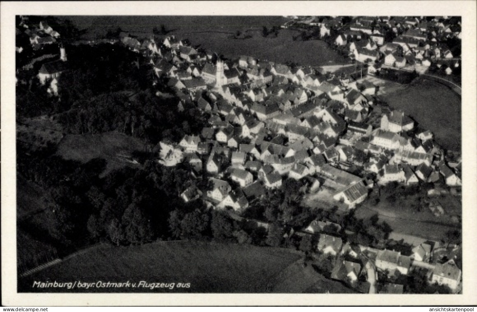 CPA Mainburg im Hallertau Niederbayern, Luftaufnahme von bayr. Ostmark, Häuseransicht, Landschaft