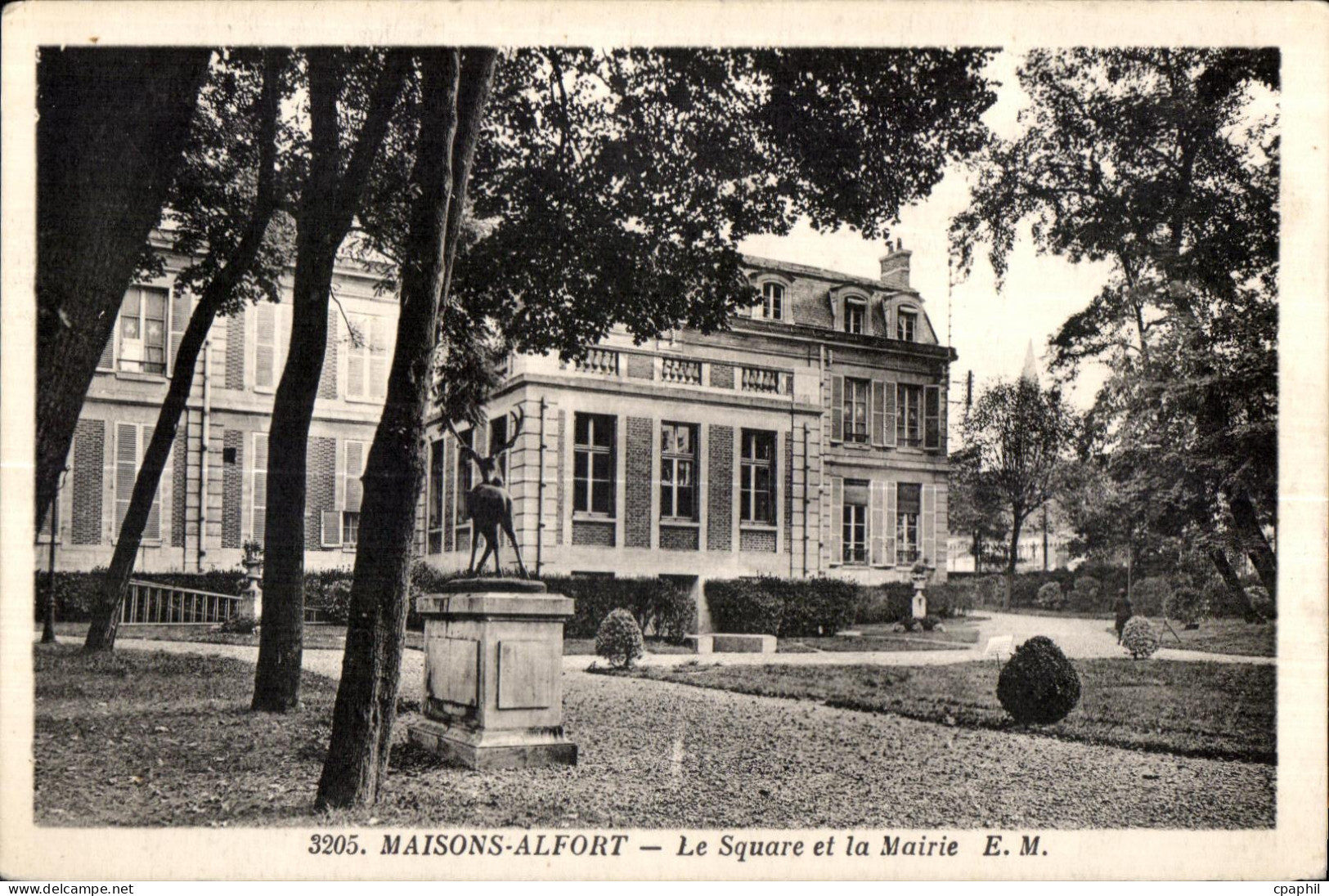 CPA Maisons Alfort Le Square et la Mairie