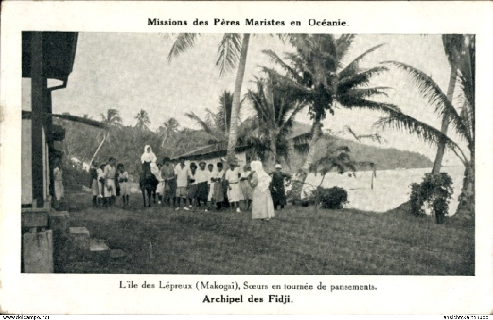 CPA Makogai Fidschi, Missions des Pères Maristes, Soeurs, Kindergruppe, Palmen