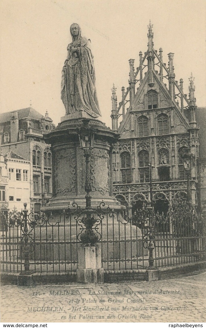 CPA Malines statue de Marguerite d'Autriche Mechelen