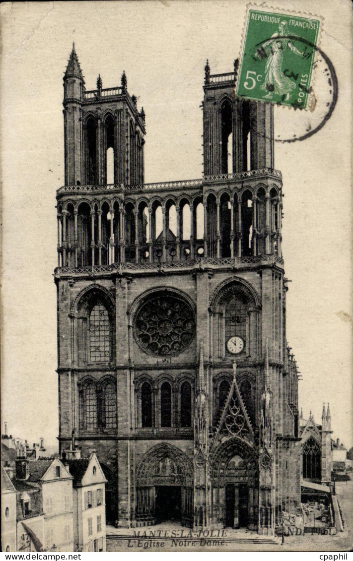 CPA Mantes la Jolie L'Eglise Notre Dame
